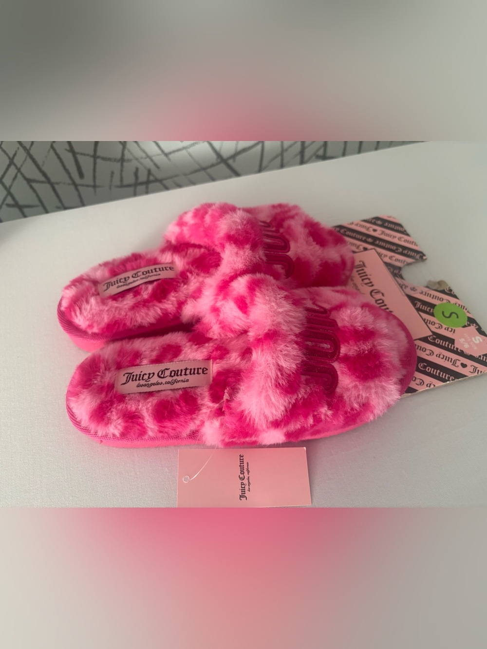 Juicy Couture Hot Pink Furry Slippers – Size 5/6 - Picture 4 of 7